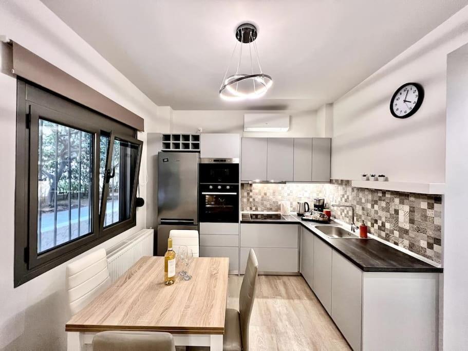 אתונה Lovely 1-Bedroom 2 Minutes From Beach מראה חיצוני תמונה